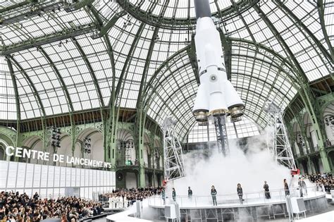 chanel space station fall 2017.